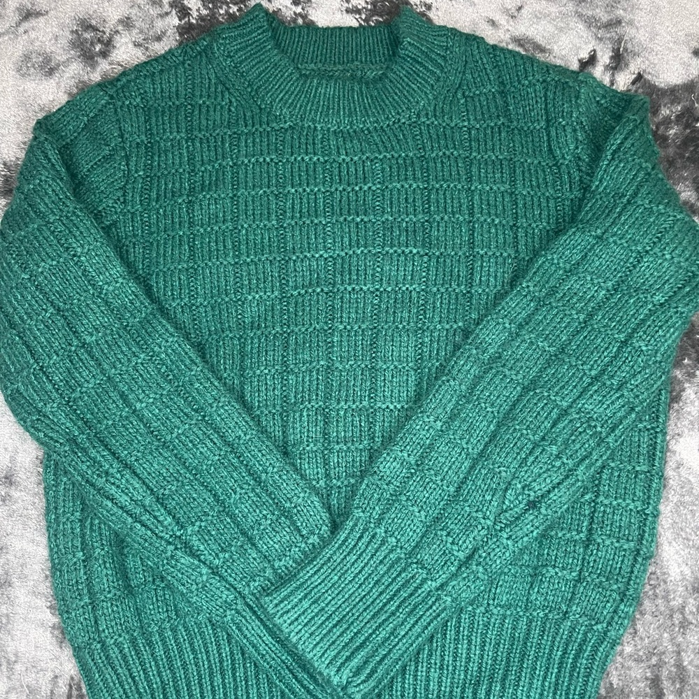 American Eagle Sweater.